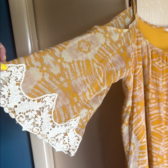 Xhilaration Yellow and White Flutter Sleeve Sundress - Picture 3 of 4